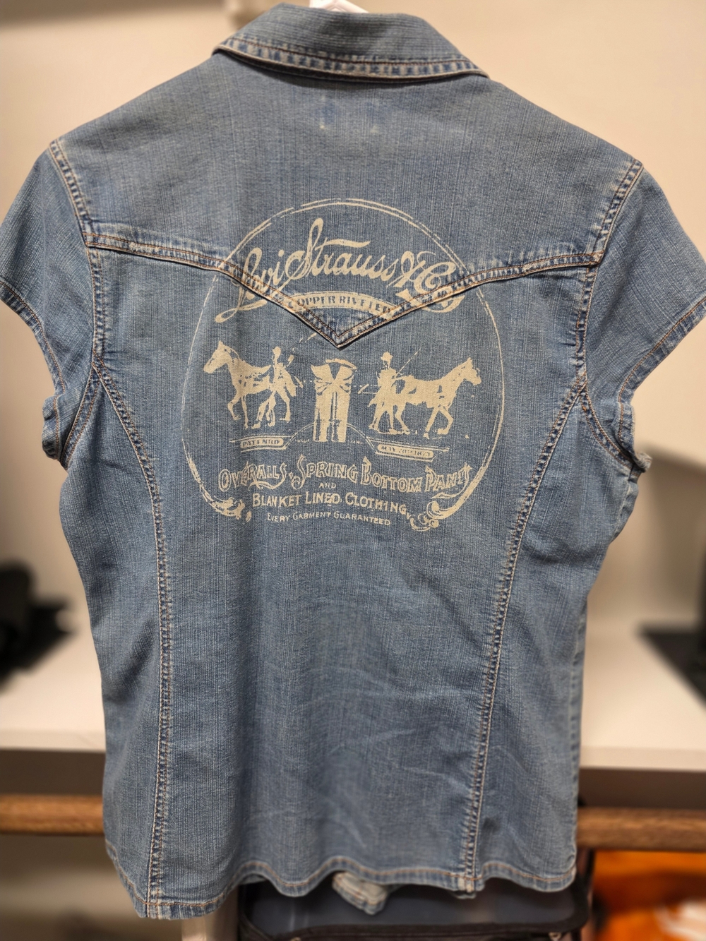 Women's Levi's Bluejean Short Sleeve Snap Pearl Shirt